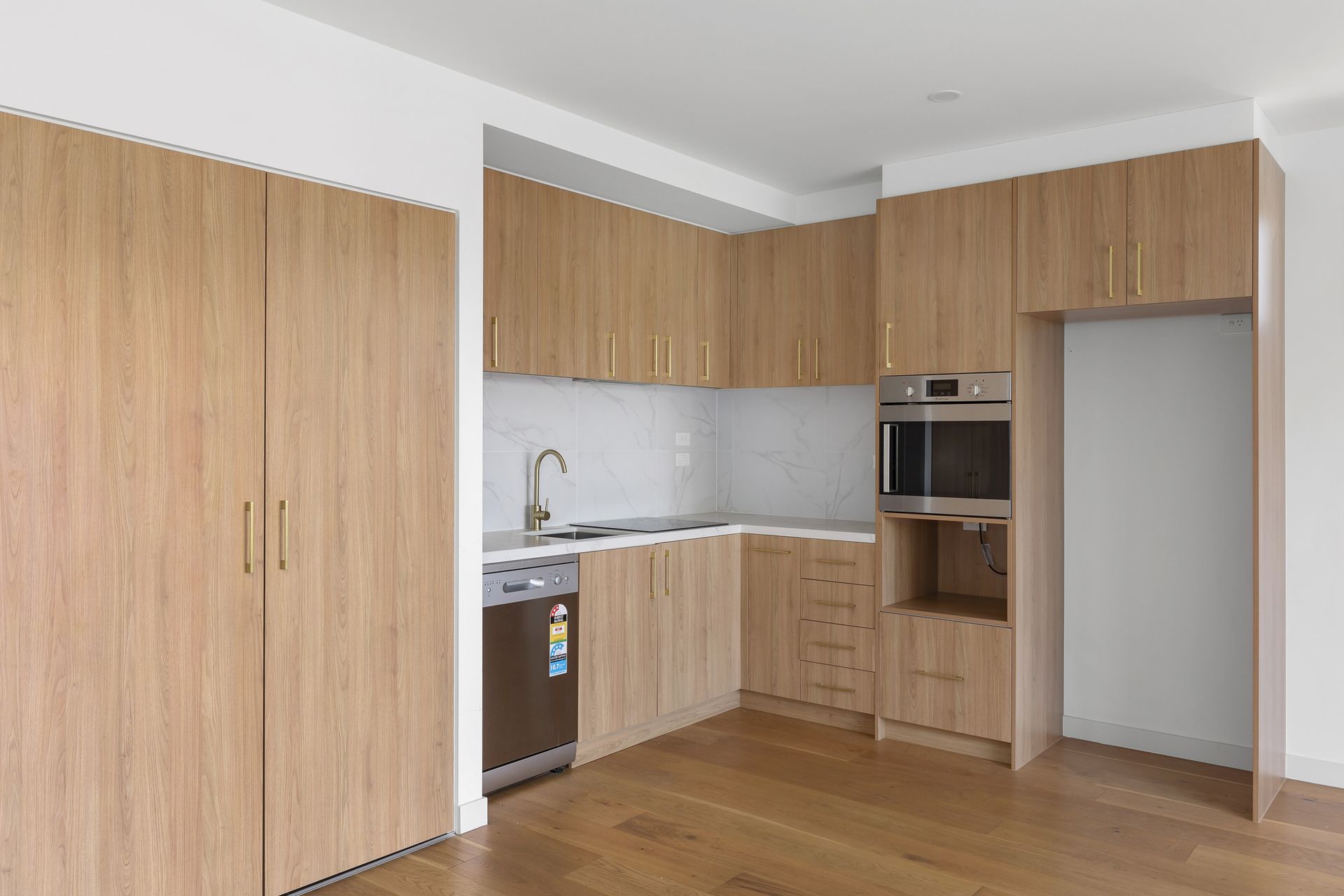 Ivanhoe East Apartment view 4